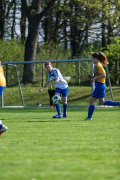 Bild 27 - B-Juniorinnen Bramstedter TS - SSV Hennstedt : Ergebnis: 3:7